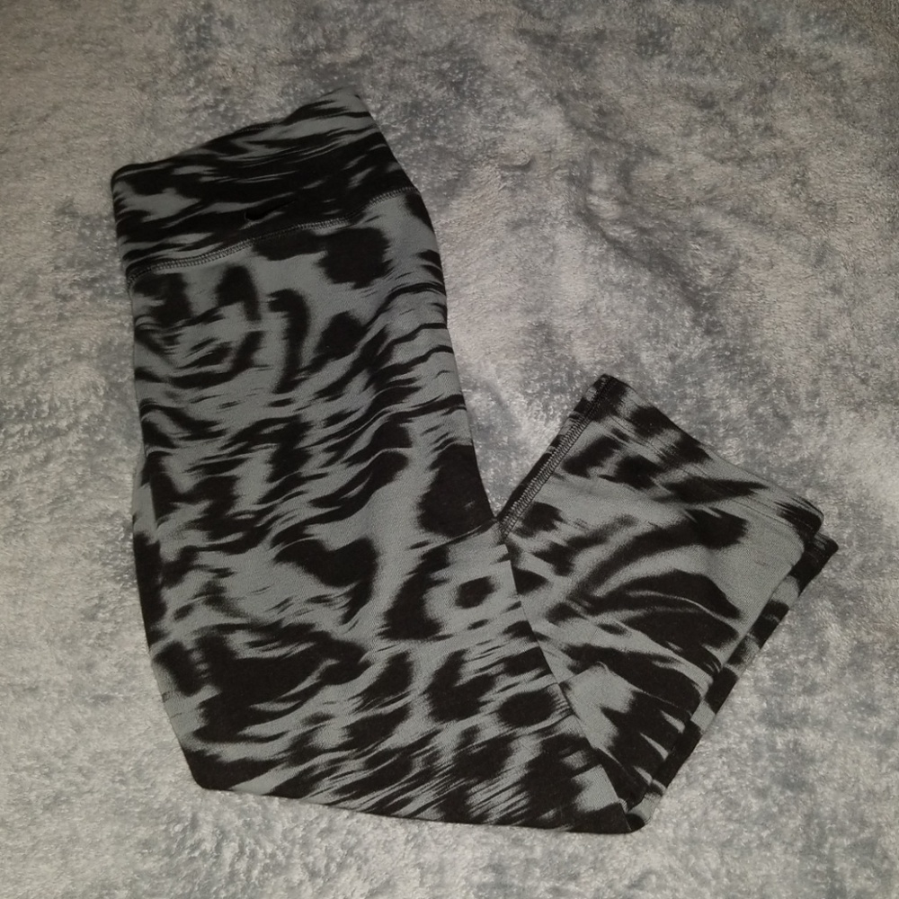 Nike dri-fit capri leggings size small